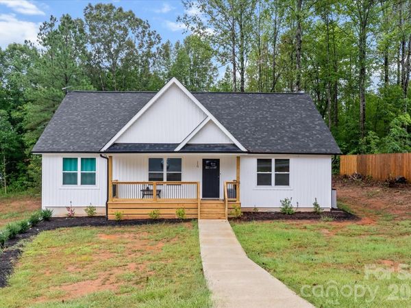 110 S Yadkin River Road , Statesville, NC 28625