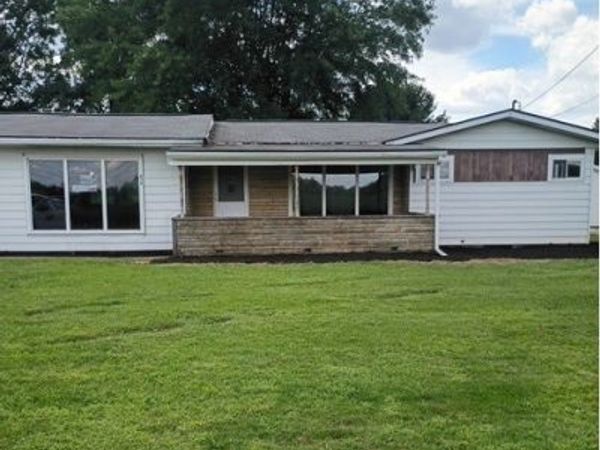 574 Lock Seventeen Rd SE, Gnadenhutten, OH 44629