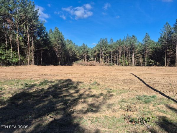 Whispering Pines Ln , Crossville, TN 38572