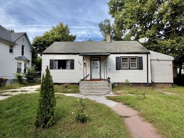 2015 CHESTNUT Street, Rockford, IL 61102