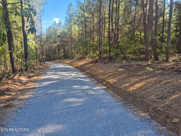 Whispering Pines Ln , Crossville, TN 38572