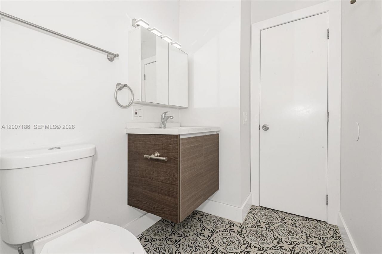 6910 Bay Dr, Unit 6, Miami Beach, FL 33141 Photo