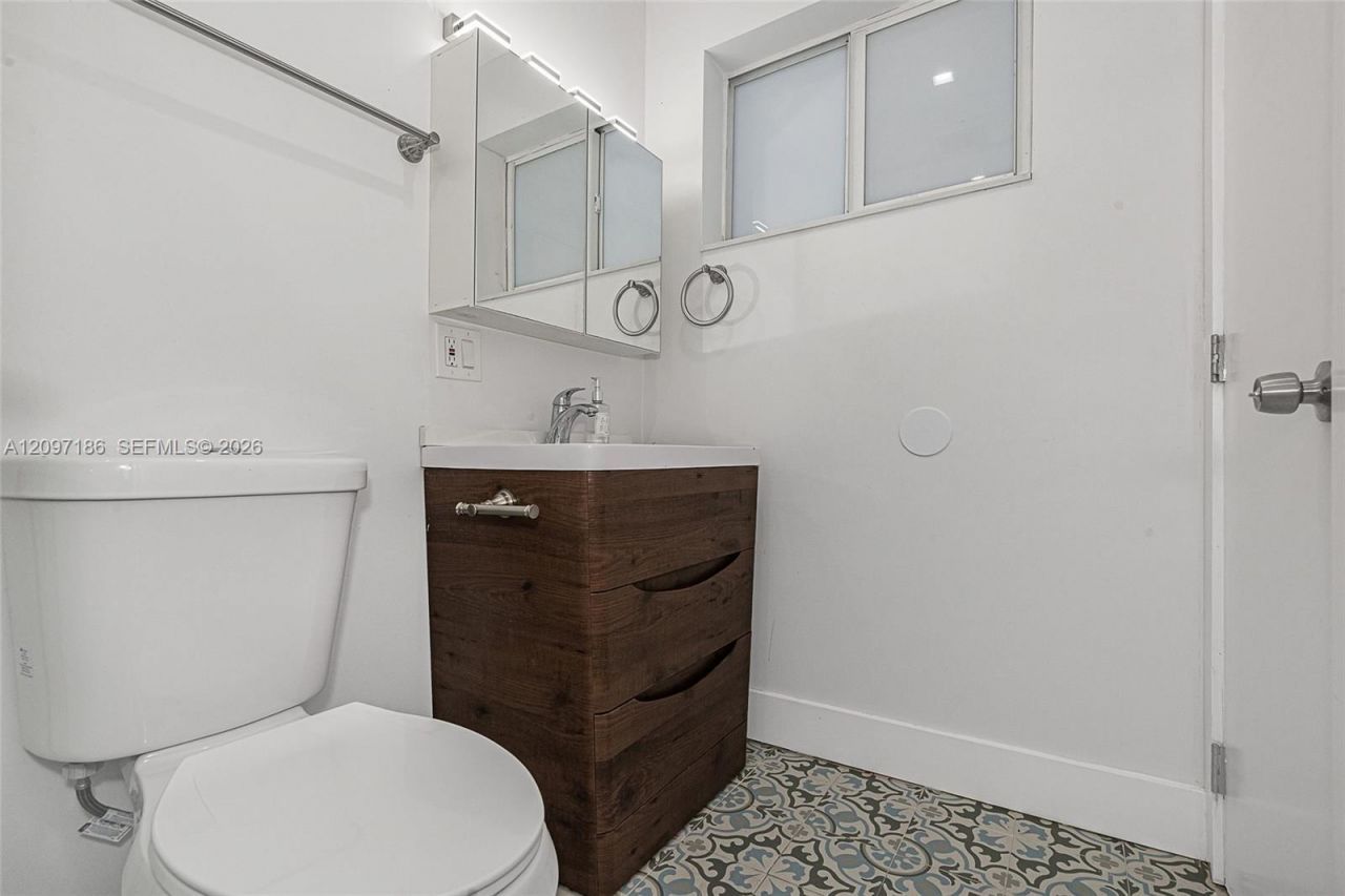 6910 Bay Dr, Unit 6, Miami Beach, FL 33141 Photo