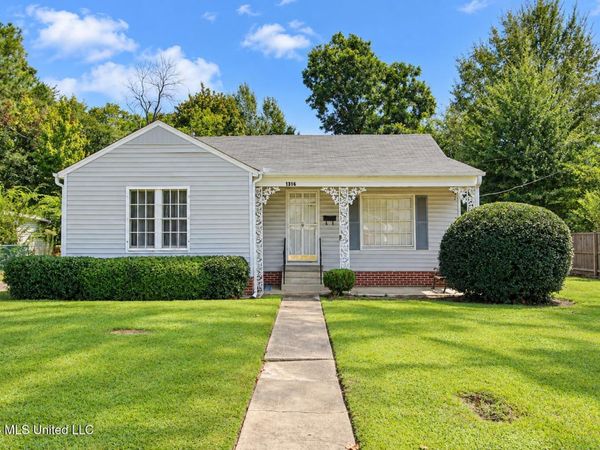 1316 Calhoun, Yazoo City, MS 39194