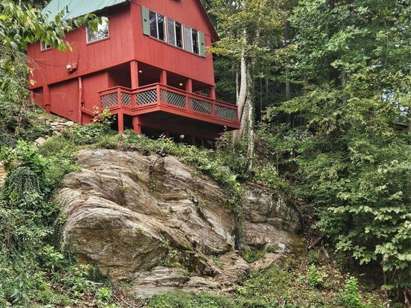42 Mountain Farm Road, Burnsville, NC 28714
