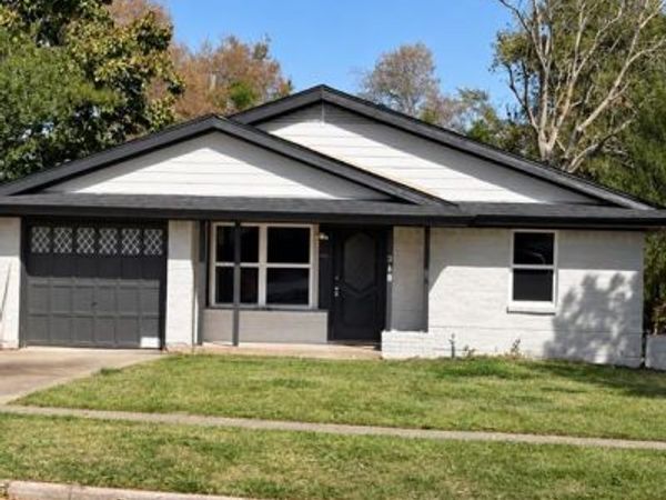 318 18th Street , Grand Prairie, TX 75051