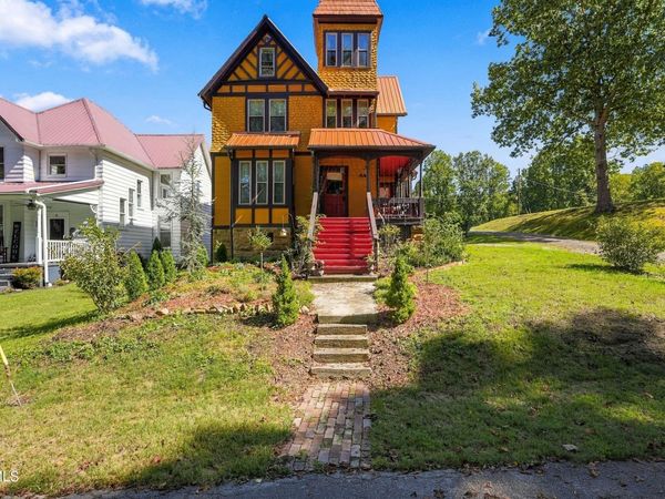 28 South Hill Street, Big Stone Gap, VA 24219