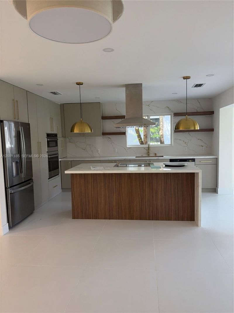 2315 NW 3rd St , Miami, FL 33125 Photo