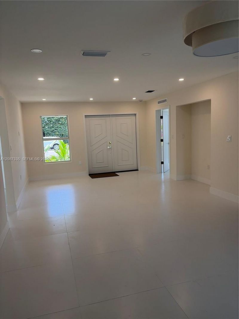 2315 NW 3rd St , Miami, FL 33125 Photo