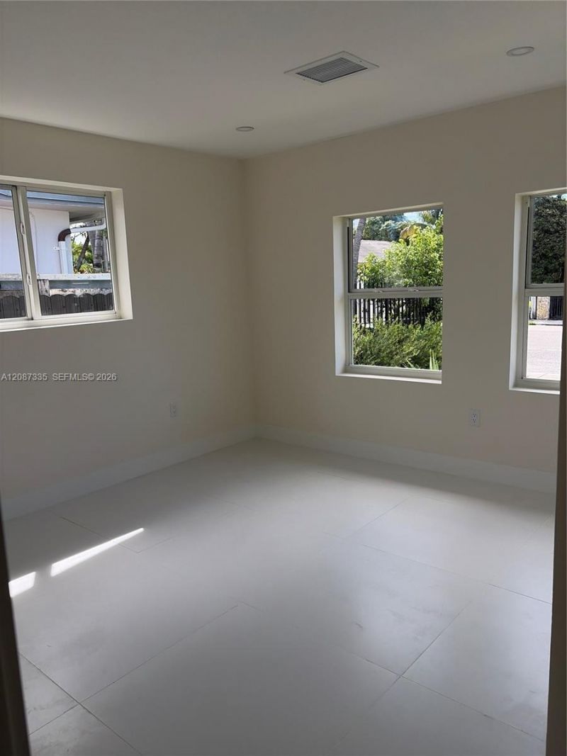 2315 NW 3rd St , Miami, FL 33125 Photo