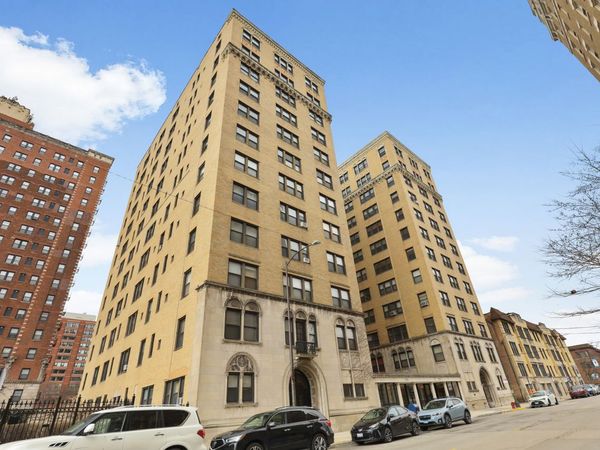 1755 E 55th Street, Unit 305, Chicago, IL 60615