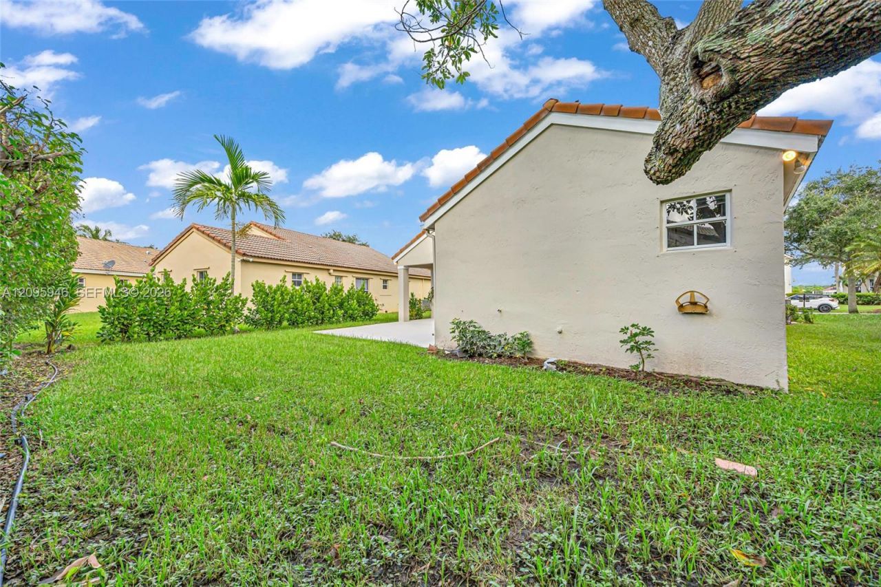 815 Falling Water Rd , Weston, FL 33326 Photo