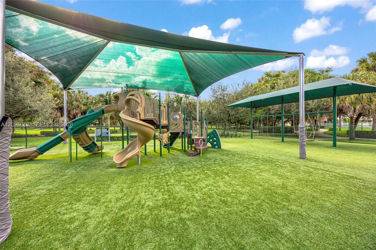 815 Falling Water Rd , Weston, FL 33326 Photo