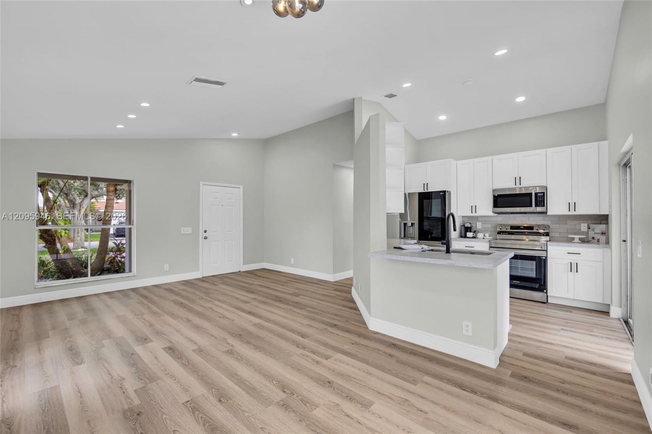 815 Falling Water Rd , Weston, FL 33326 Photo
