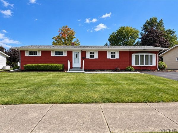 566 Northfield Drive, Youngstown, NY 14174