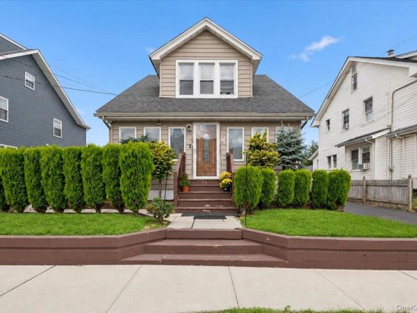 21 E Saint Marks Place, Valley Stream, NY 11580