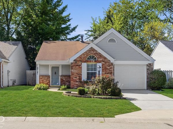 9741 Roxbury Drive, Fishers, IN 46038
