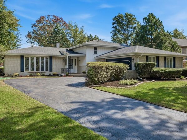 8009 Winter Circle , Downers Grove, IL 60516