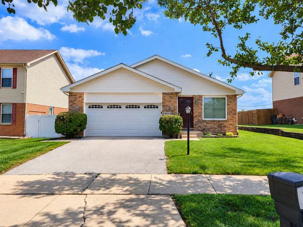 16621 Lockridge Avenue , Oak Forest, IL 60452