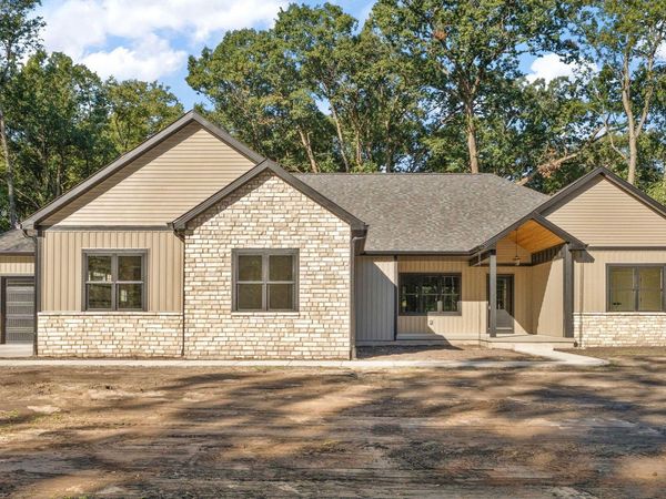 11822 Lilac Street , DeMotte, IN 46310