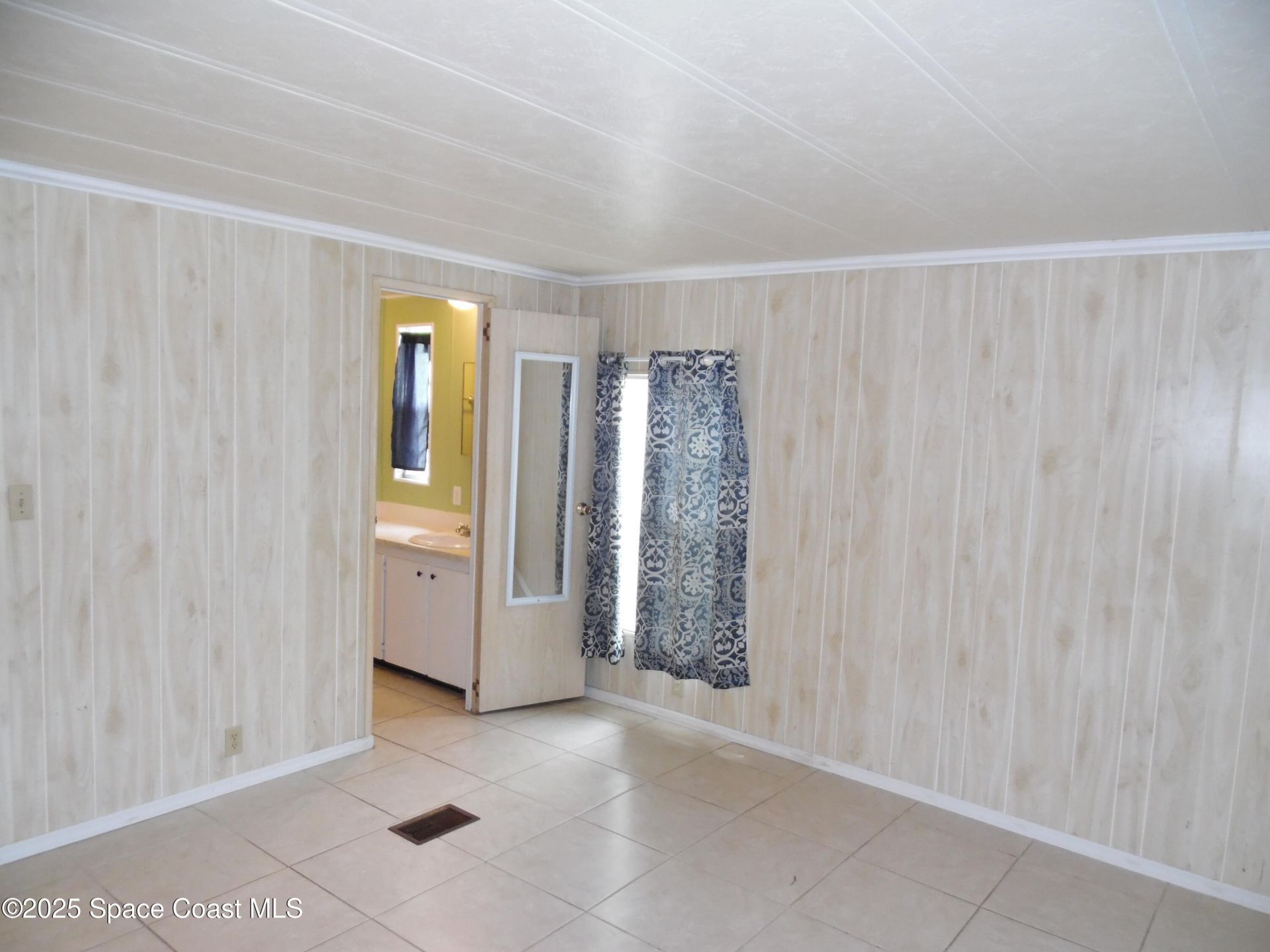 7596 E Boxelder Road N , Sebastian, FL 32976 Photo
