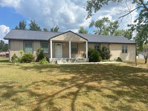 523 Pine Cir , Hohenwald, TN 38462