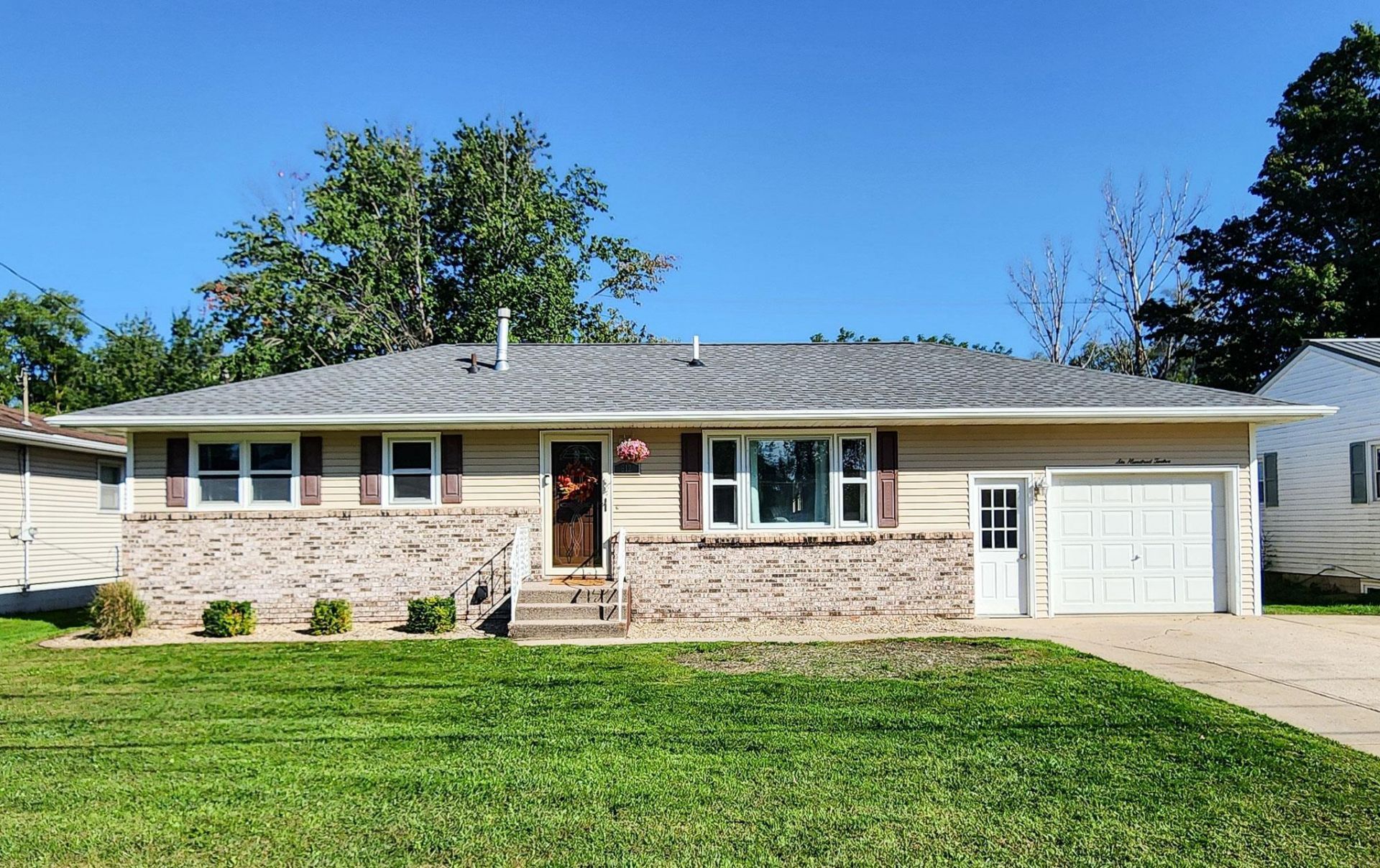 612 Prospect Street, Manchester, IA 52057 Main Photo