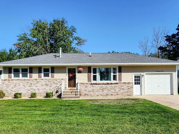 612 Prospect Street, Manchester, IA 52057