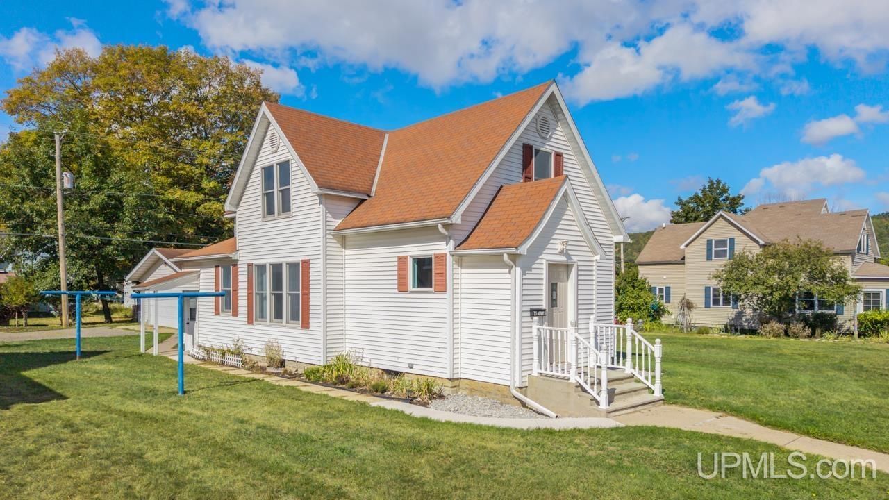 725 Norway Street, Norway, MI 49870 Main Photo