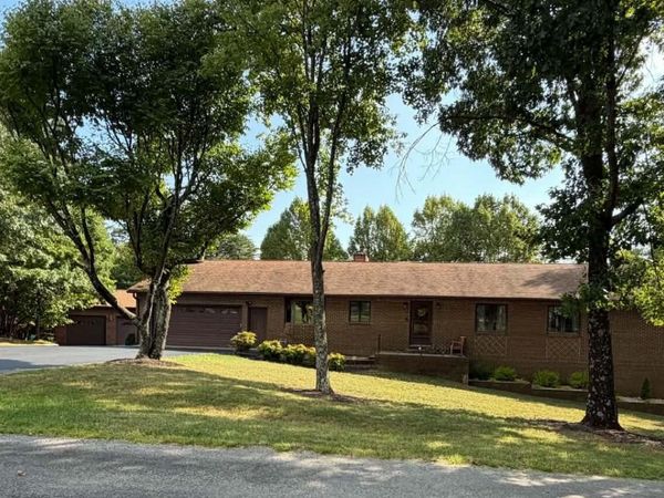 1116 Foothills DR , Vinton, VA 24179
