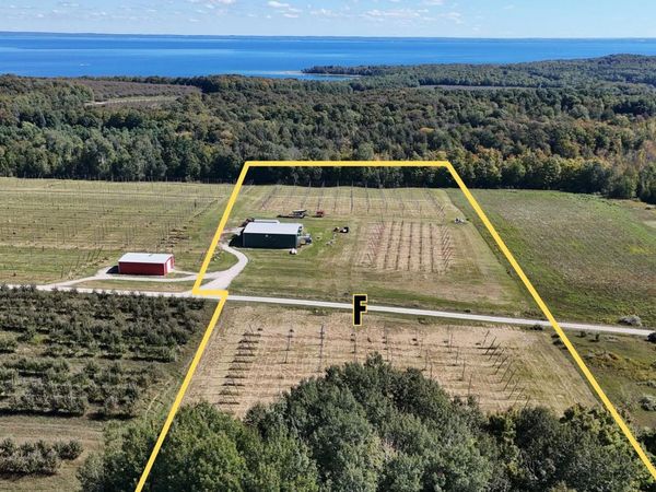 5766 Omena Rise N, Northport, MI 49670