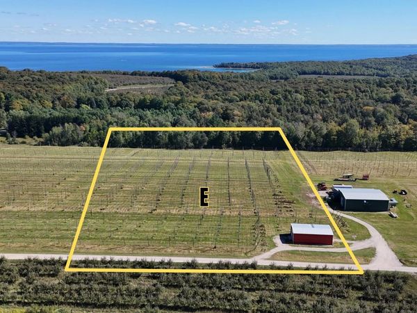 5790 Omena Rise N, Northport, MI 49670