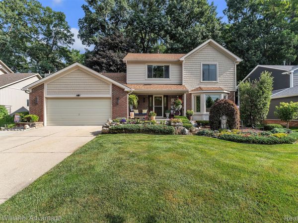 3876 Corran Drive , Wixom, Mi 48393