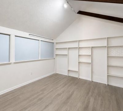 3025 Ashley Phosphate Road  Photo 4