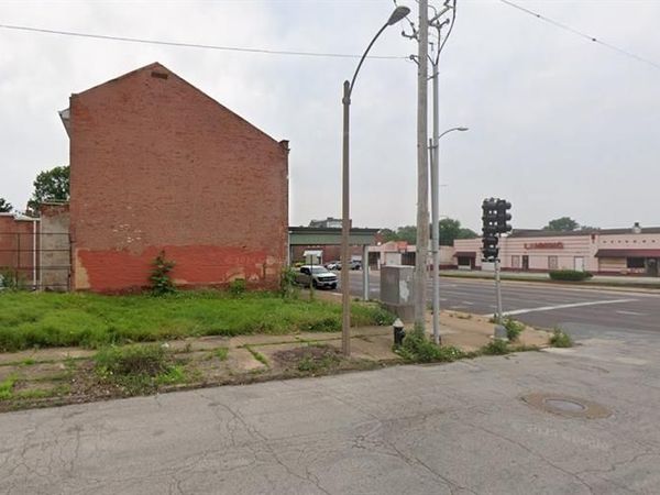 3859 S Broadway , St Louis, MO 63118