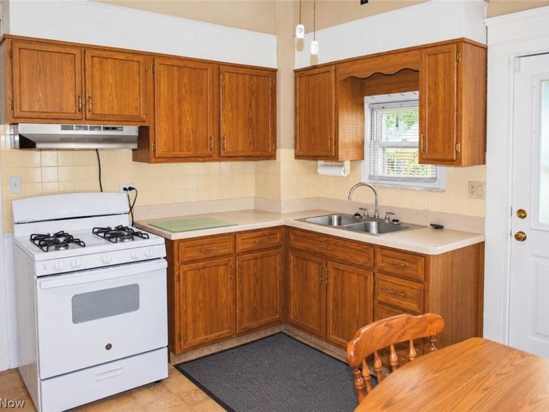 2070 W 100th Street, Cleveland, OH 44102 Photo 13