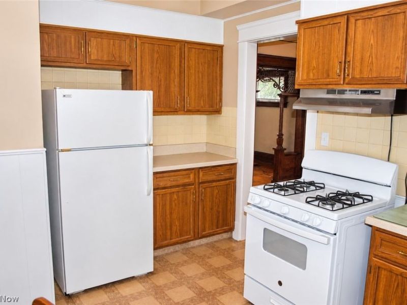 2070 W 100th Street, Cleveland, OH 44102 Photo 14