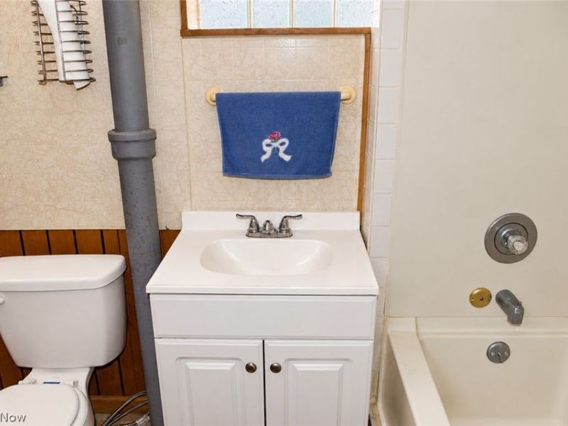 2070 W 100th Street, Cleveland, OH 44102 Photo 28
