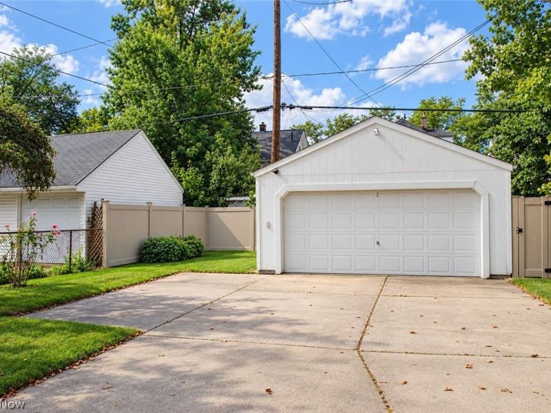 2070 W 100th Street, Cleveland, OH 44102 Photo 32