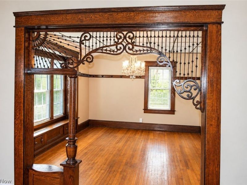 2070 W 100th Street, Cleveland, OH 44102 Photo 9