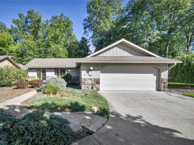 8672 Gatewood Drive, North Ridgeville, OH 44039 Photo 1