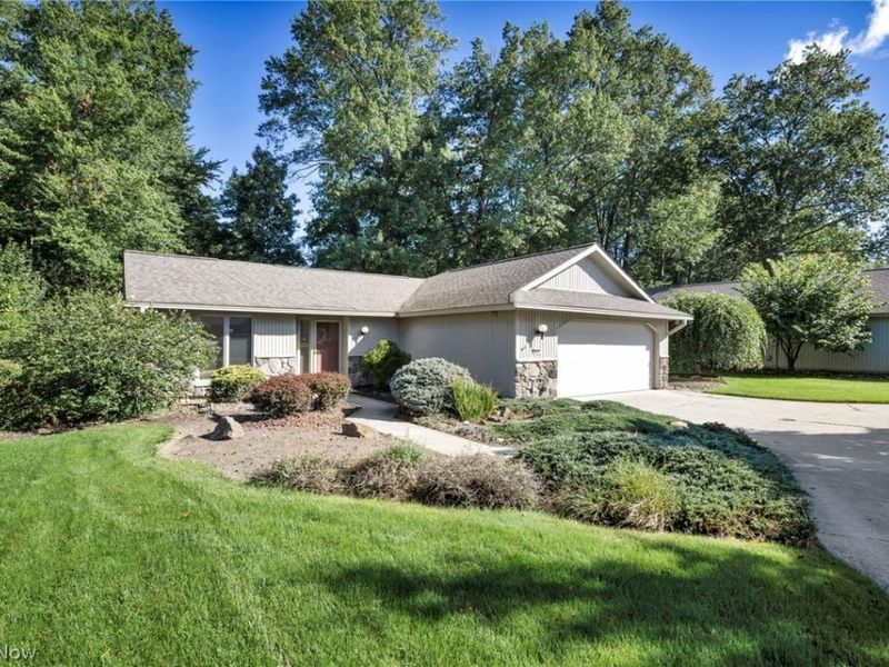 8672 Gatewood Drive, North Ridgeville, OH 44039 Photo 2