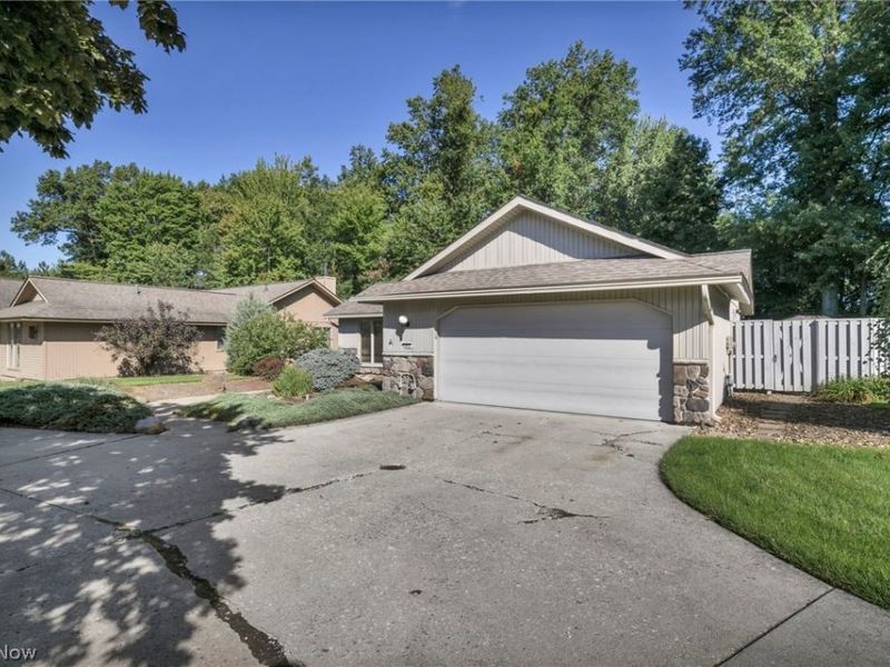 8672 Gatewood Drive, North Ridgeville, OH 44039 Photo 3
