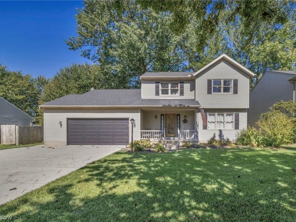 352 Carol Lane , Elyria, OH 44035