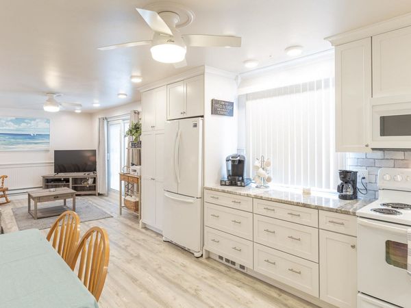 68 Kings Highway, Unit 3, Hampton, NH 03842