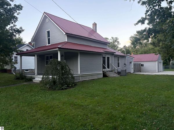 511 Church Street S, St Johns, MI 48879