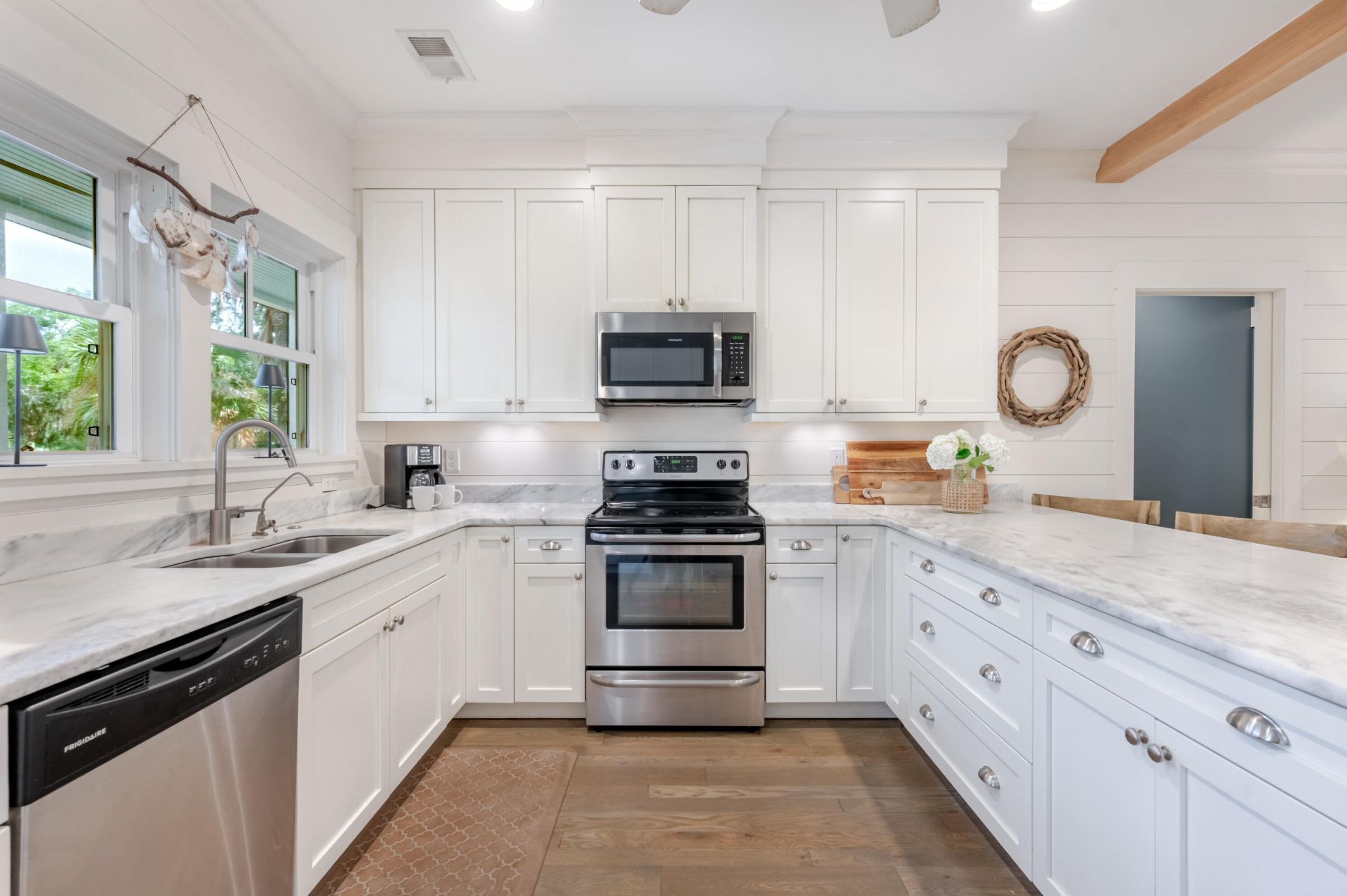 211 Jungle Road Photo 8