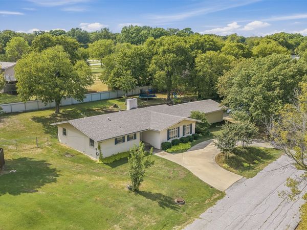 204 Meadow Road , Ardmore, OK 73401