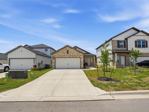 301 Old Stagecoach RD, Jarrell, TX 76537