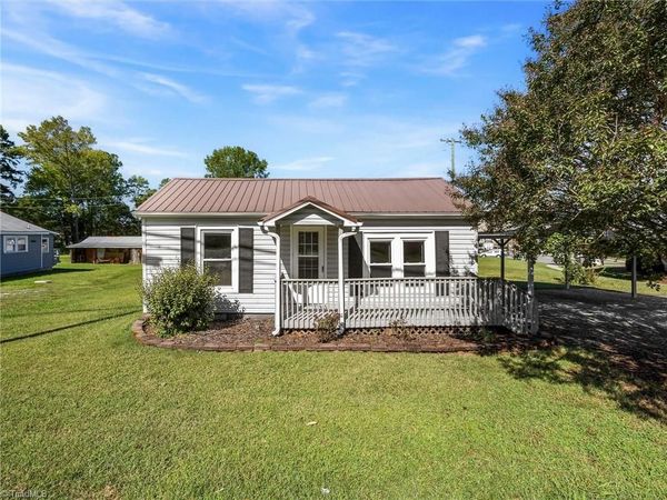 24 Forest Hill Road, Lexington, NC 27295